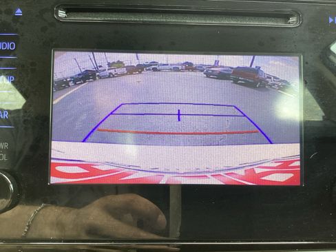 Used 2017 Toyota Corolla LE FWD image 19