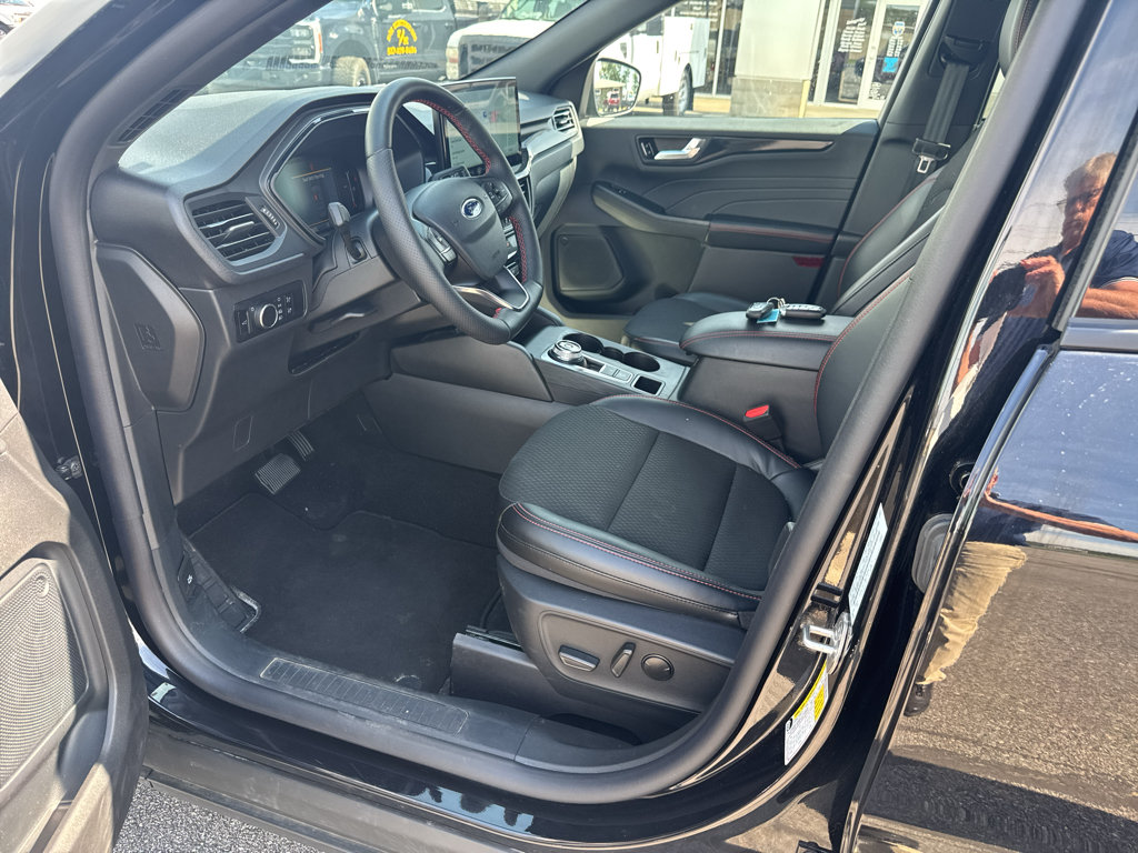 Used 2025 Ford Escape ST-Line w/ Tech Pack #1 AWD/4WD image 28