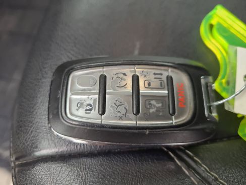 Used 2022 Chrysler Pacifica Touring-L image 28