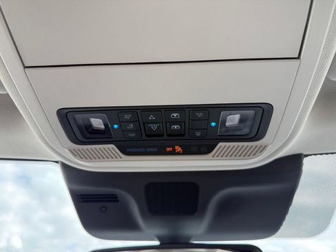 Used 2026 Ford Expedition Platinum w/ Driver's Package AWD/4WD image 16