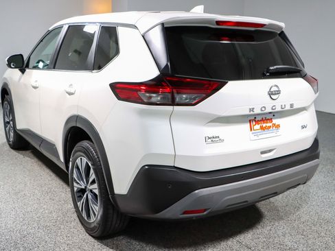 Used 2023 Nissan Rogue SV image 9