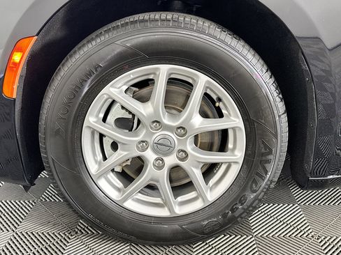 Used 2024 Chrysler Pacifica Touring-L FWD image 37