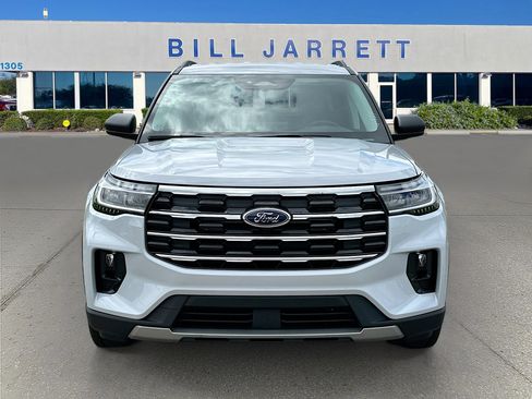 New 2026 Ford Explorer Active RWD image 2
