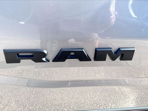Used 2022 RAM 1500 Laramie AWD/4WD image 30