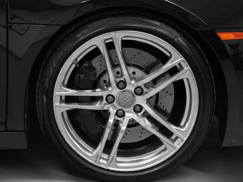 Used 2011 Audi R8 V10 image 12