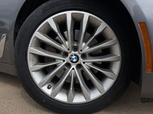 Used 2022 BMW 530i xDrive w/ Premium Package image 9