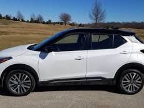 Used 2021 Nissan Kicks SR FWD image 1