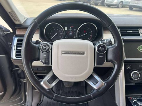 Used 2017 Land Rover Discovery HSE image 13