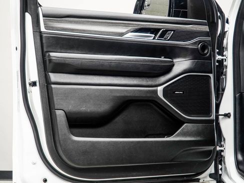 Used 2024 Jeep Wagoneer L Series II w/ Flexible Seating Group AWD/4WD image 31