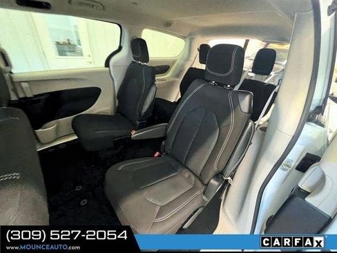 Used 2022 Chrysler Voyager LX FWD image 11