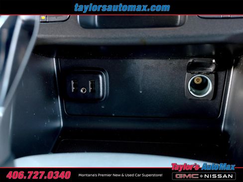 Used 2022 Chevrolet Colorado LT w/ Luxury Package AWD/4WD image 16