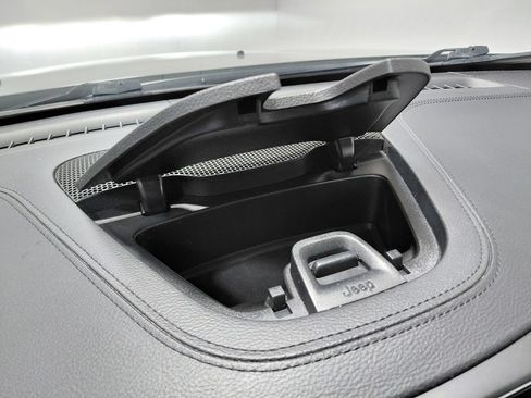 Certified 2019 Jeep Cherokee Limited AWD/4WD image 41