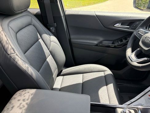 New 2026 Chevrolet Equinox LT w/ Convenience Package II FWD image 39