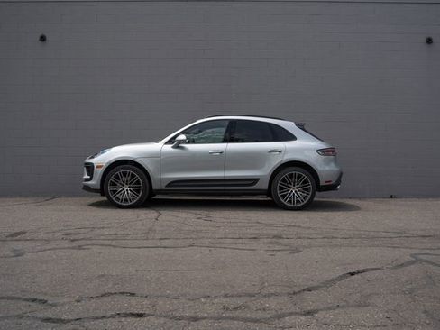 Certified 2026 Porsche Macan AWD/4WD image 2