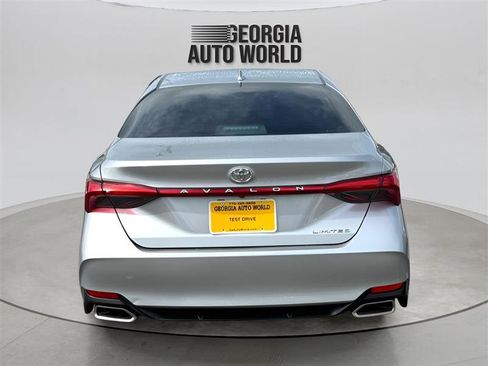 Used 2019 Toyota Avalon Limited image 4