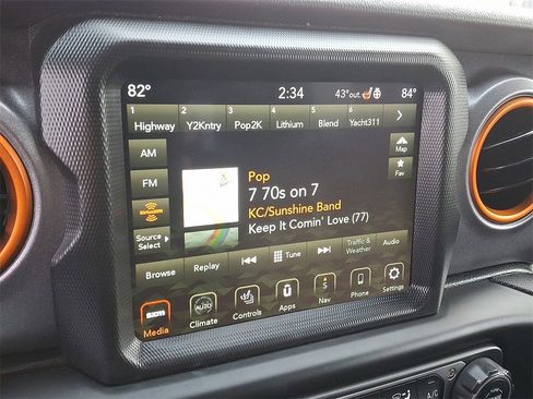 Used 2022 Jeep Gladiator Mojave w/ Cold Weather Group image 17