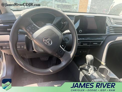 Used 2025 Toyota Camry LE FWD image 9
