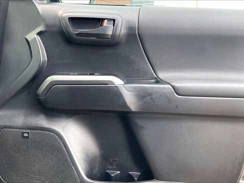 Used 2022 Toyota Tacoma TRD Off-Road image 21