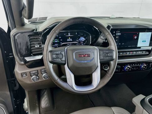 Used 2025 GMC Sierra 1500 SLT AWD/4WD image 25