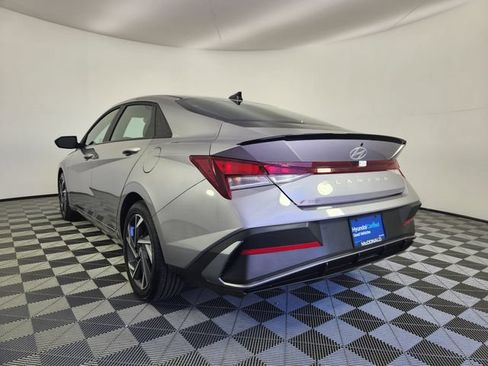 Certified 2025 Hyundai Elantra Sport FWD image 3