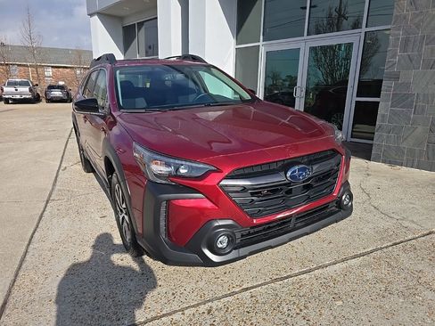 Used 2025 Subaru Outback Premium image 3