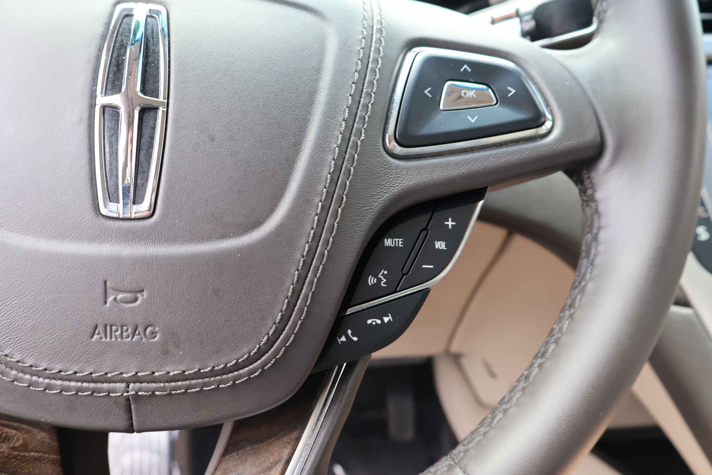 Used 2018 Lincoln MKZ Reserve w/ Technology Package FWD image 24