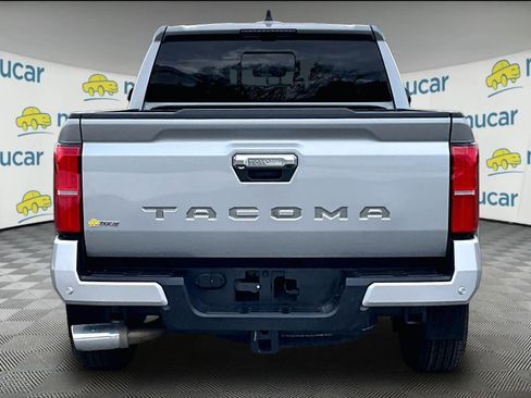 Used 2024 Toyota Tacoma Limited w/ Limited Package (LT) image 5