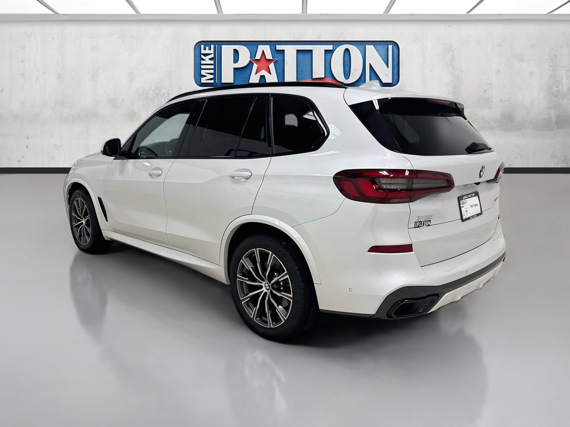 Used 2022 BMW X5 xDrive40i w/ M Sport Package AWD/4WD image 5
