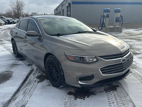 Used 2017 Chevrolet Malibu LT image 7