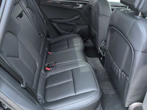 Used 2024 Porsche Macan AWD/4WD image 21