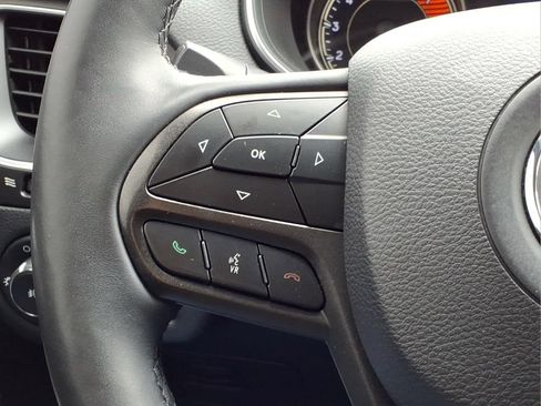 Used 2019 Jeep Cherokee Trailhawk w/ Cold Weather Group AWD/4WD image 7
