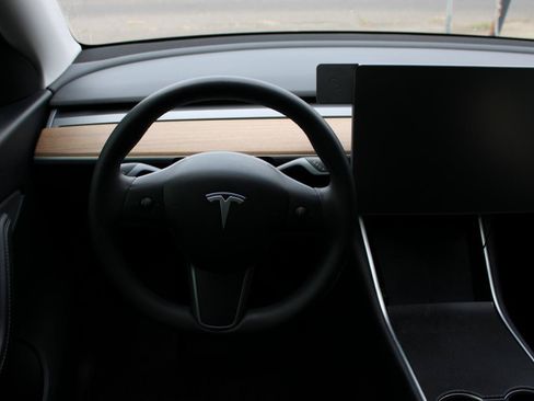 Used 2021 Tesla Model Y Long Range AWD/4WD image 8