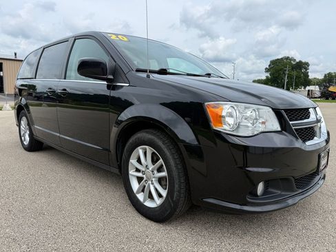 Used 2020 Dodge Grand Caravan SXT FWD image 3