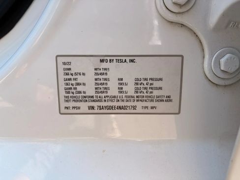 Used 2022 Tesla Model Y Long Range AWD/4WD image 25