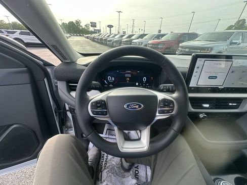 New 2026 Ford Explorer Active RWD image 20