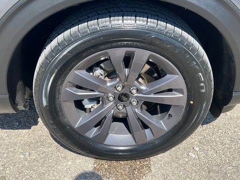Used 2024 Ford Explorer XLT w/ Equipment Group 202A AWD/4WD image 10