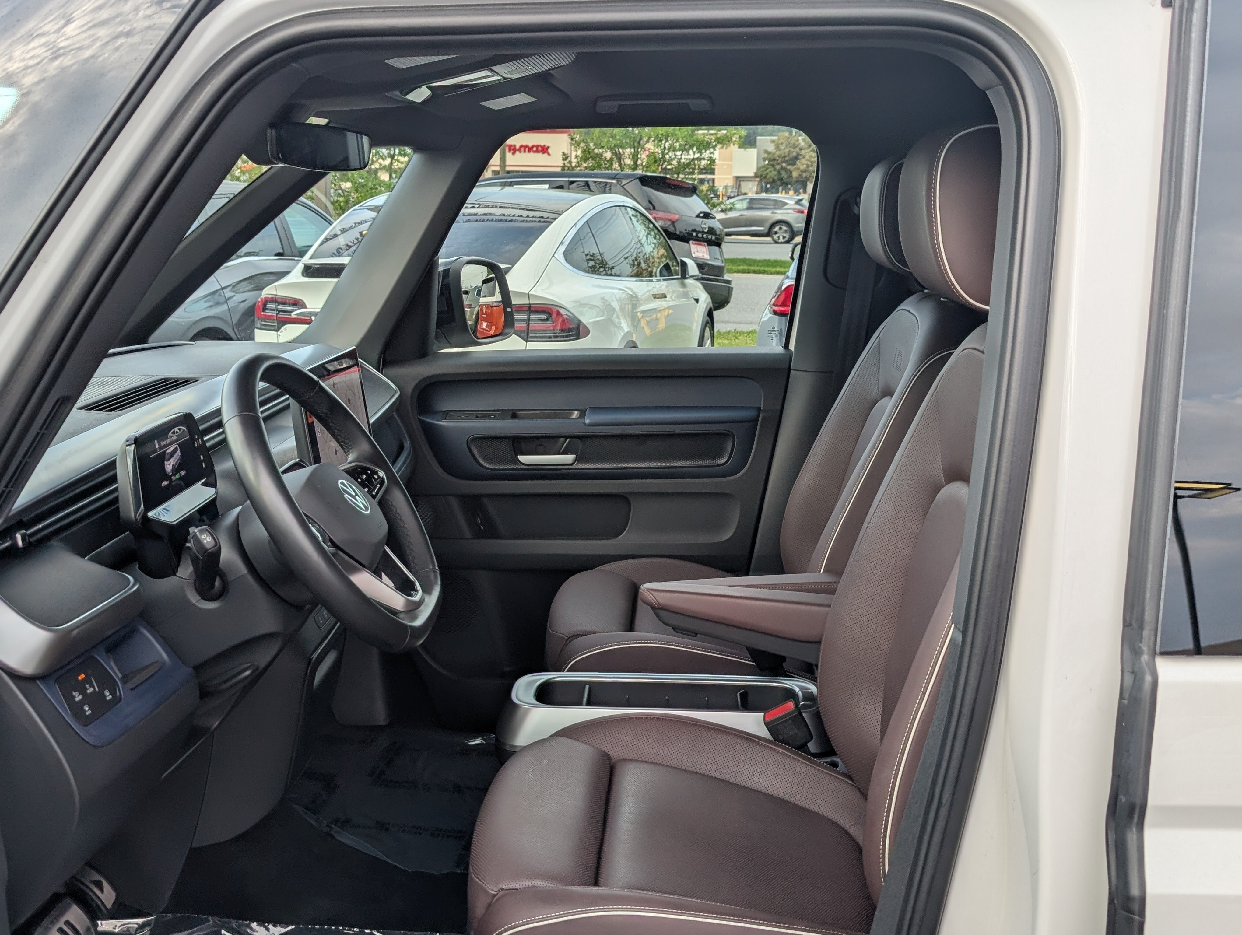 Used 2025 Volkswagen ID. Buzz Pro S RWD image 17