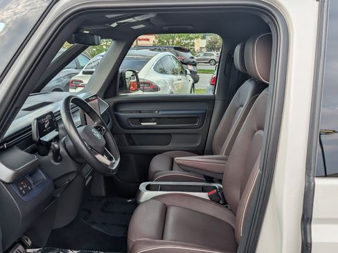Used 2025 Volkswagen ID. Buzz Pro S Plus RWD image 17