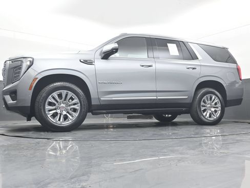 Used 2025 GMC Yukon Denali RWD image 32