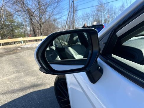 Used 2025 Toyota Camry SE w/ Convenience Package image 14