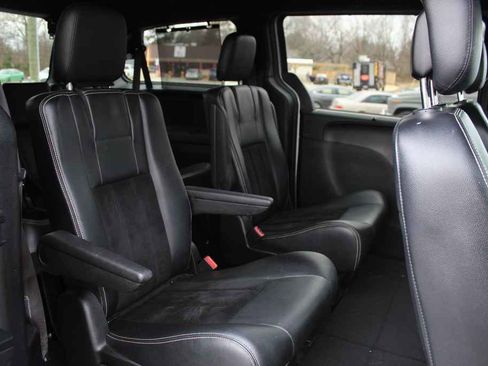 Used 2017 Dodge Grand Caravan SXT w/ Driver Convenience Group image 27