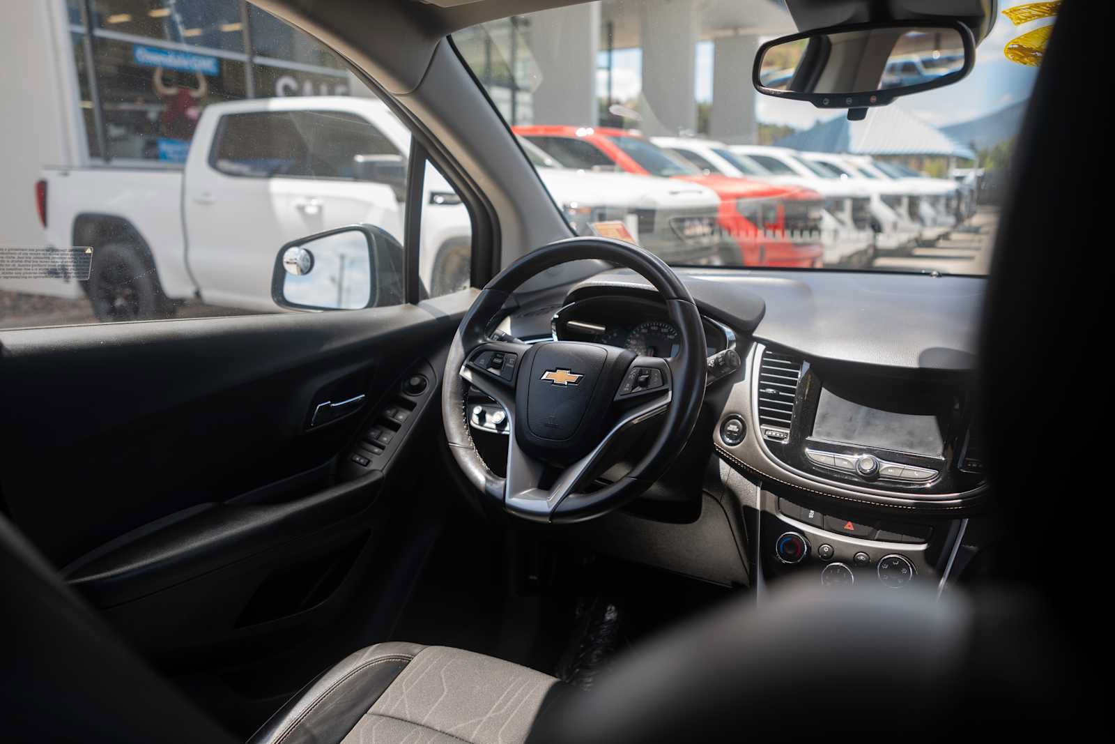 Used 2022 Chevrolet Trax LT w/ LT Convenience Package AWD/4WD image 13