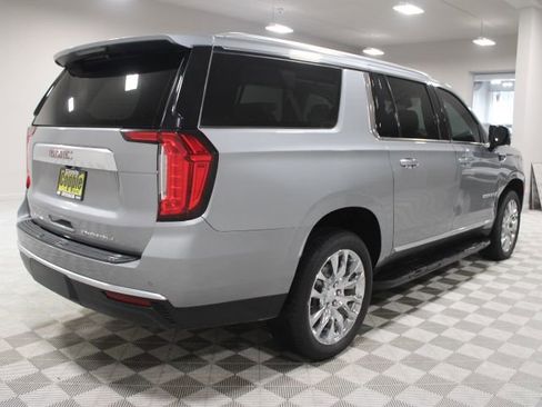 Used 2024 GMC Yukon XL Denali AWD/4WD image 11