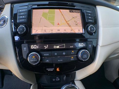 Used 2018 Nissan Rogue SL w/ Premium Package image 19