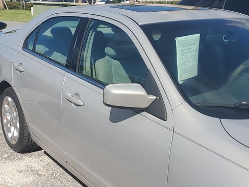 Used 2010 Ford Fusion SE FWD image 4