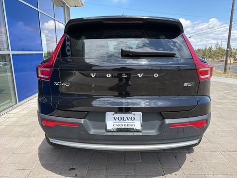 Used 2025 Volvo XC40 B5 Plus AWD/4WD image 6