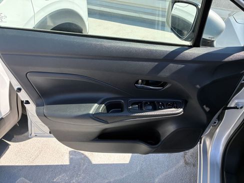 Used 2025 Nissan Versa SV FWD image 18
