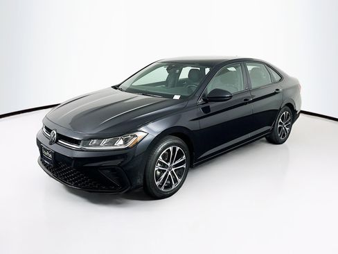 Used 2025 Volkswagen Jetta Sport FWD image 3
