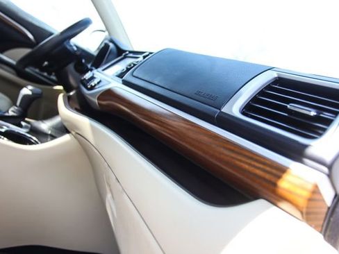 Used 2017 Toyota Highlander Limited w/ Carpet Mat Package image 56