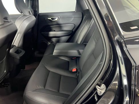 Used 2025 Volvo XC60 B5 Plus image 25